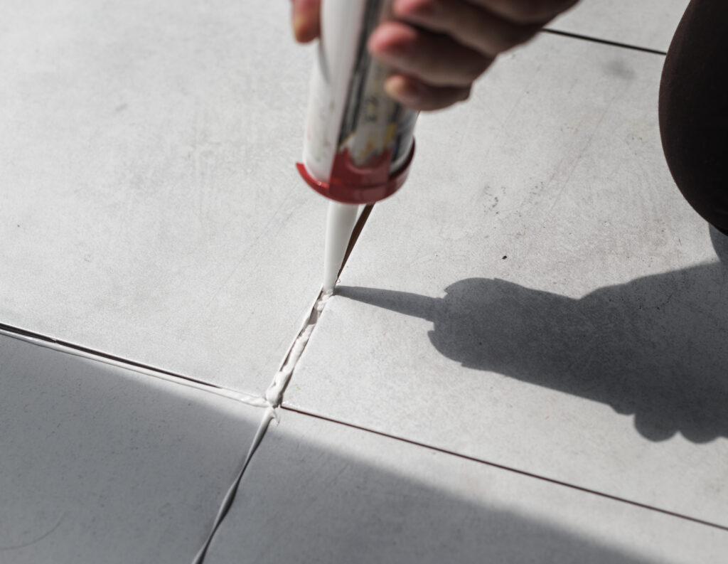 How to choose the proper sealant for bathrooms and kitchens